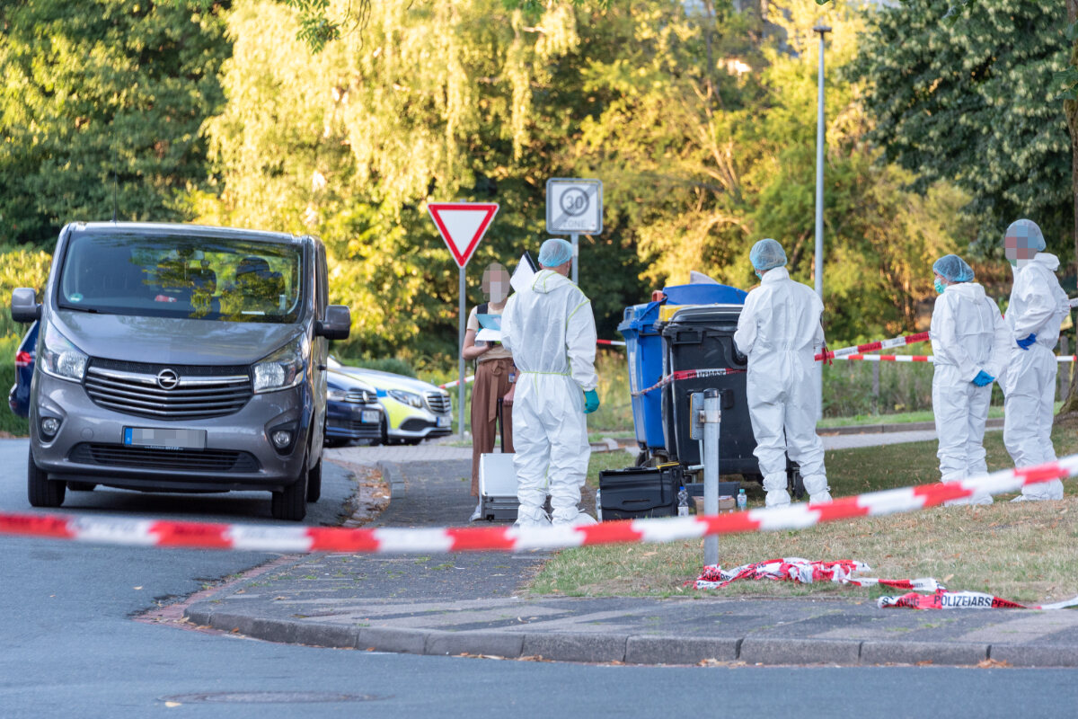 24 Jährige Mitten Auf Der Straße Erstochen Ex Partner Festgenommen 