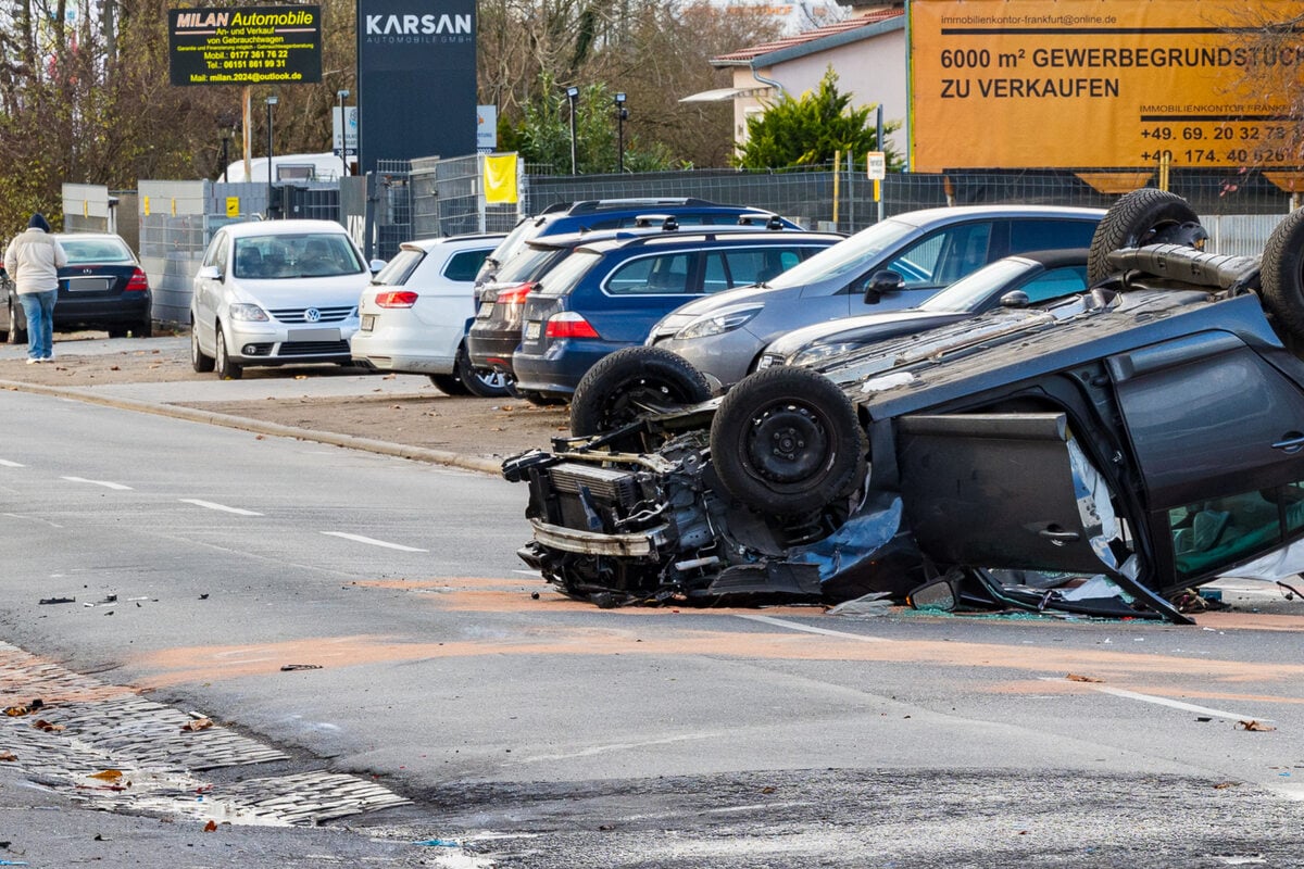 Darmstadt-Seniorin-berholt-mehrere-Autos-und-berschlagt-sich-dann-mehrfach