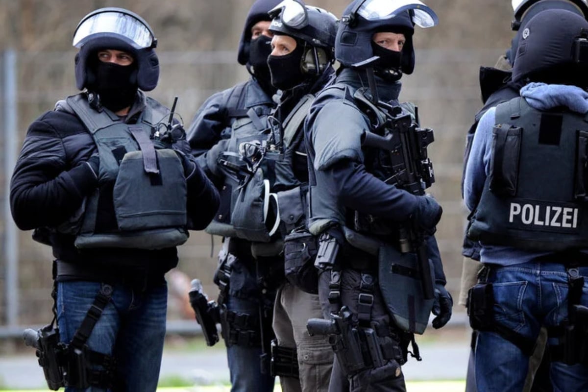 Razzia in Neuköllner Moschee: Polizei stürmt Gebäude