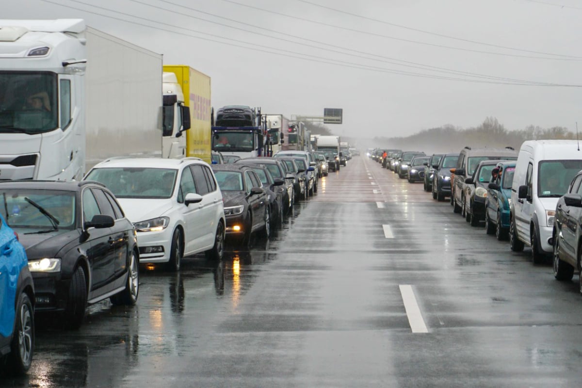 Ärger nach Unfall auf A9: Als Verkehr wieder rollt, sorgen defekte Autos für weiteren Stau