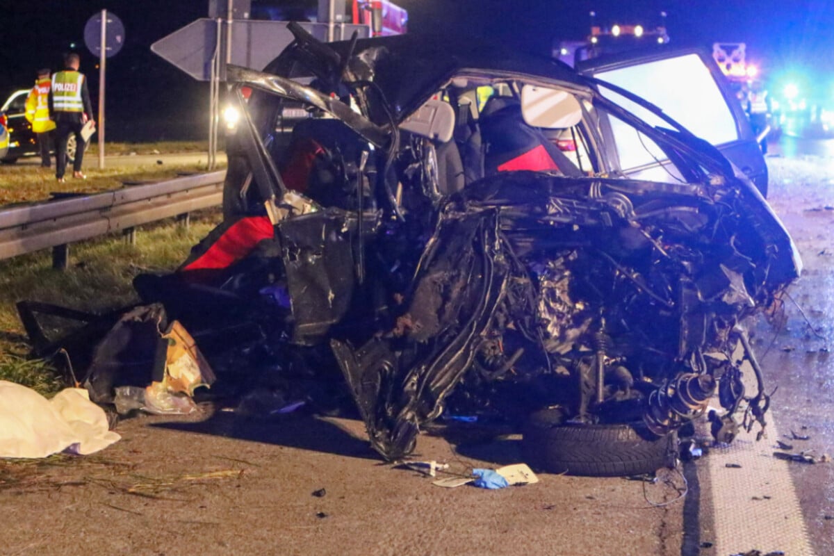 München: Geisterfahrer Rast Auf A99 Frontal In Auto - Vier Menschen ...