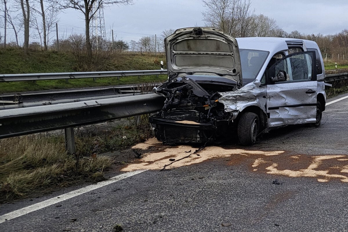 Tödlicher Unfall Auf A27 Bei Bremerhaven: Drei Menschen Schleudern Aus ...