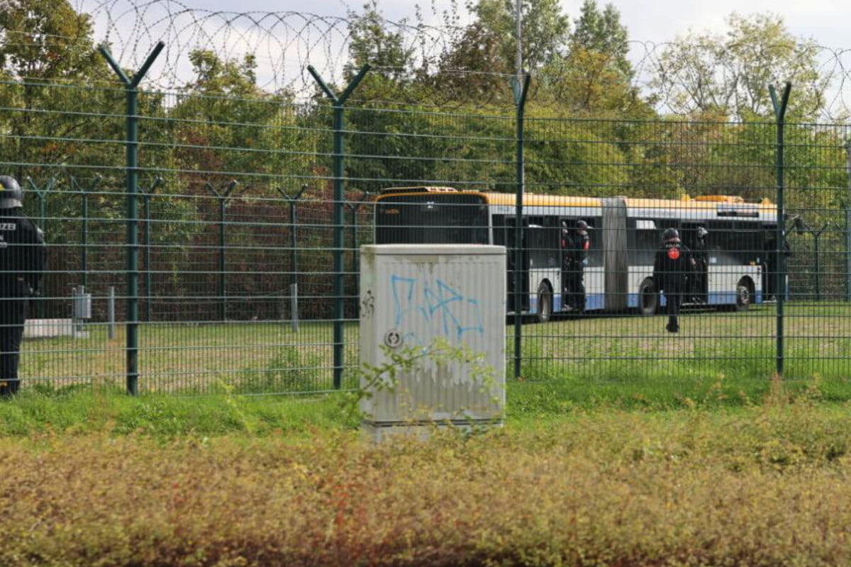 Dutzende Chemie-Leipzig-Fans von Polizei festgesetzt: Bus anstatt Stadion!