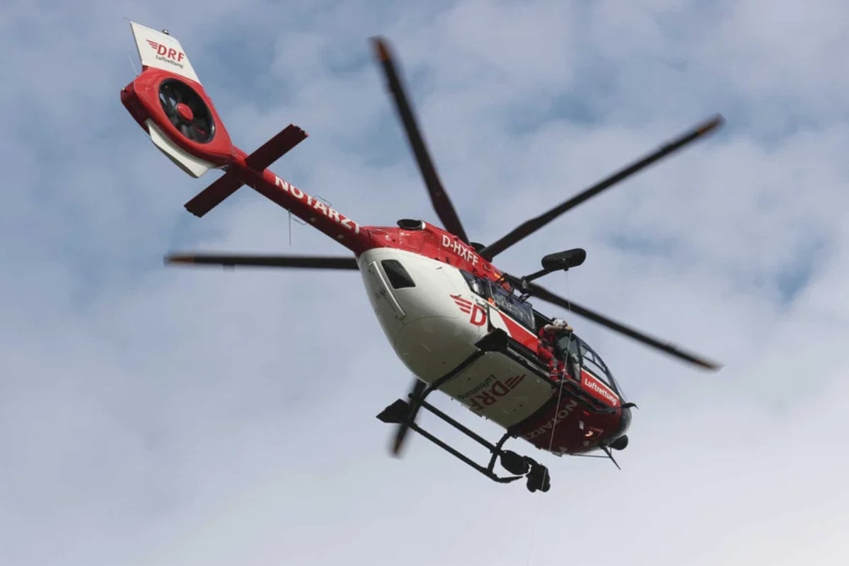 Autofahrer-erfasst-Motorradfahrer-Biker-schwer-verletzt