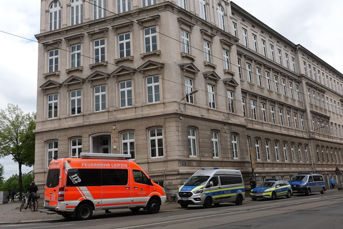 Reizgas in Schule versprüht: Großeinsatz der Feuerwehr im Leipziger Osten