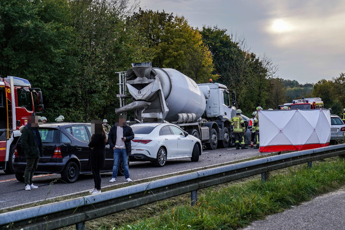 todlicher crash in reichenbach an der fils audi fahrer kracht in betonmischer tag24