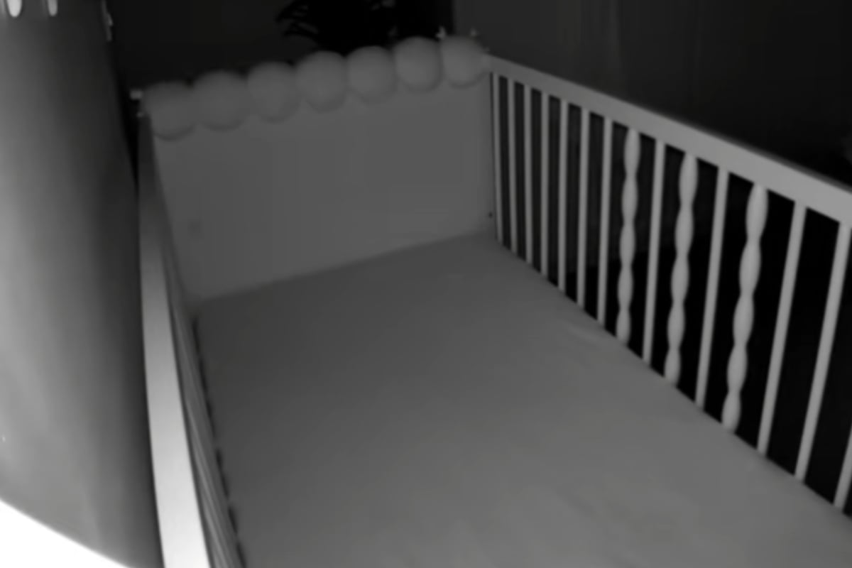Vater hört nachts Knall: Beim Blick ins Babybett folgt der wahre Schock