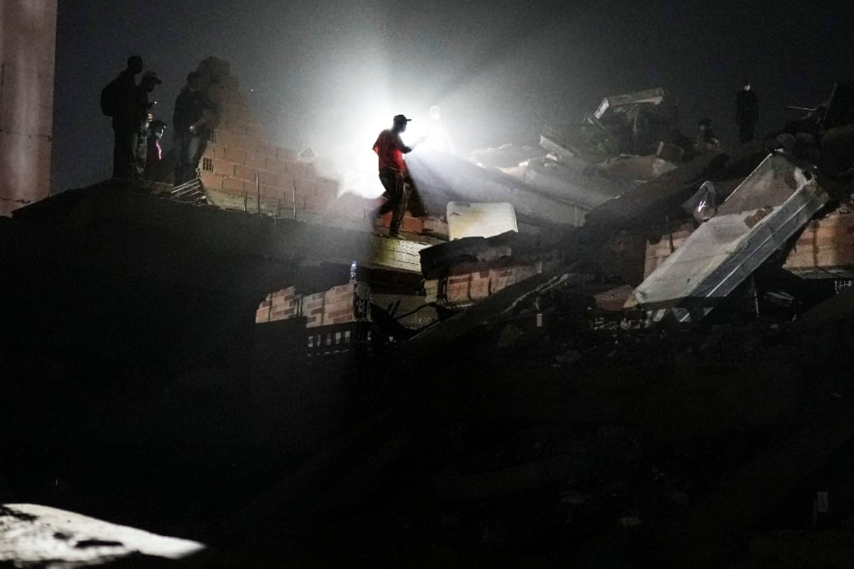 erdbeben-mit-mehr-als-900-todesopfern-in-venezuela-rettungshoffnung-schwindet-nach-einsturz