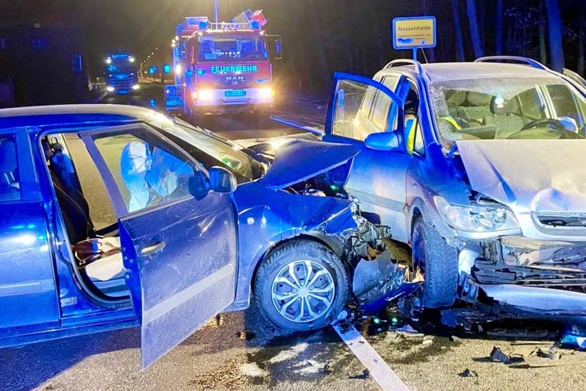 Opel-Fahrer-ger-t-auf-B96-in-den-Gegenverkehr-Drei-Verletzte