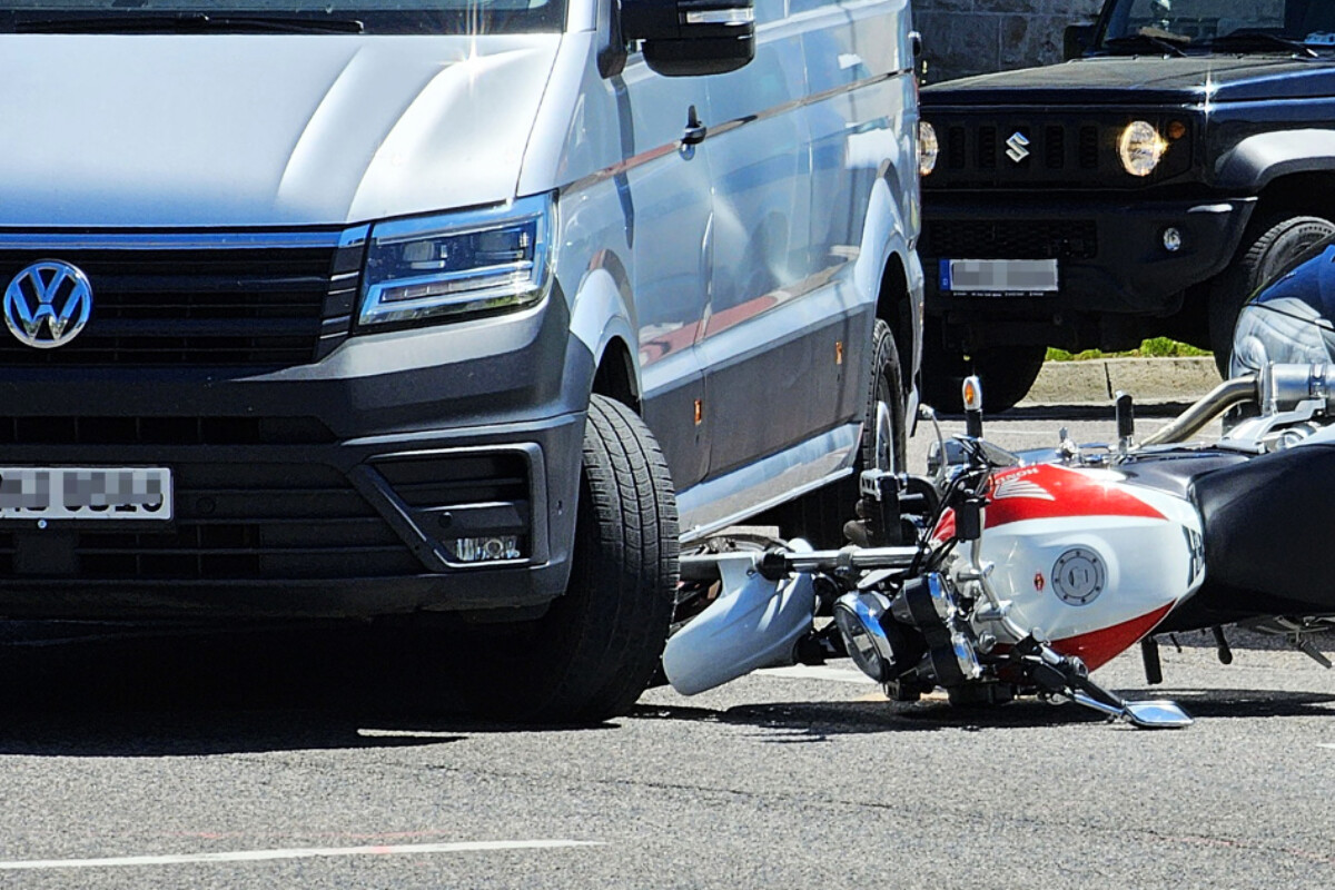 Kreuzungs-Crash in Chemnitz: Biker verletzt