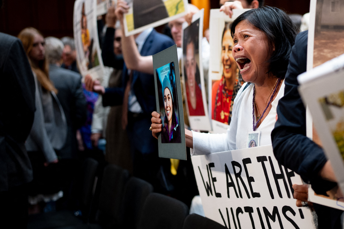 Boeing boss apologizes to families of plane crash victims at Senate ...