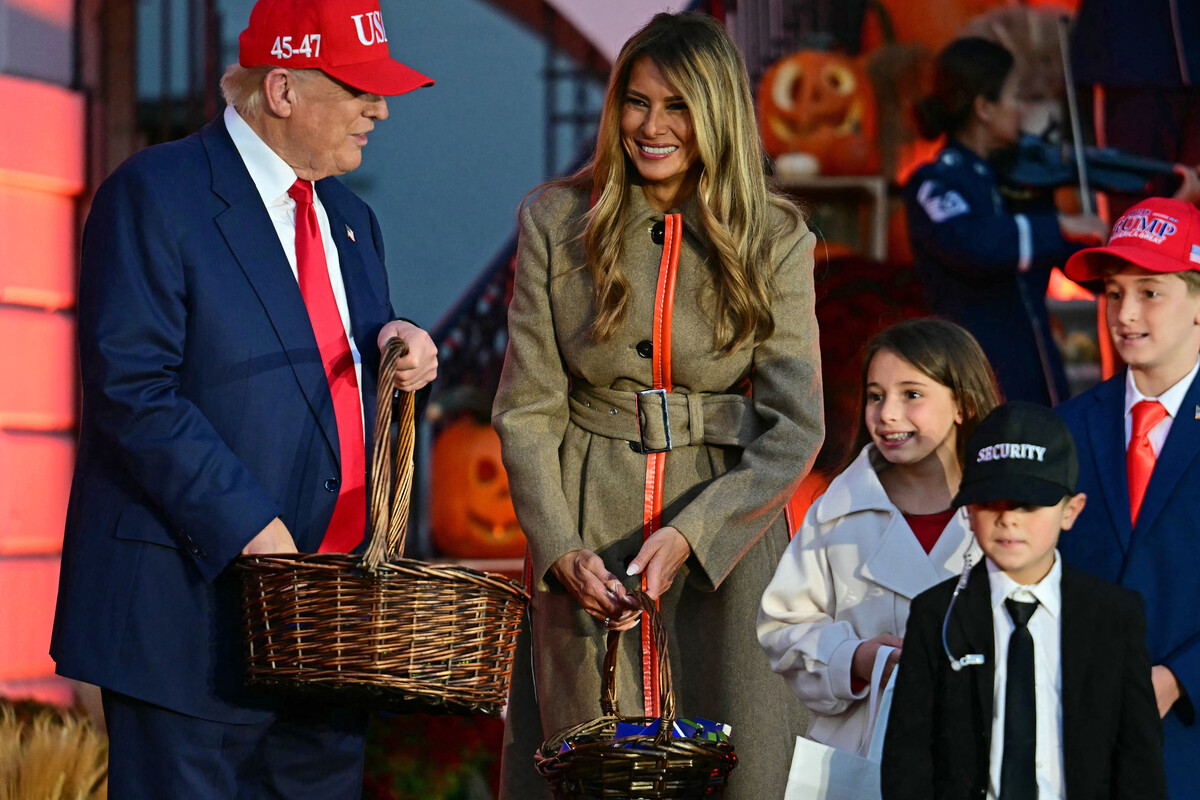 Trump and Melania greet their mini doppelgängers at White House ...