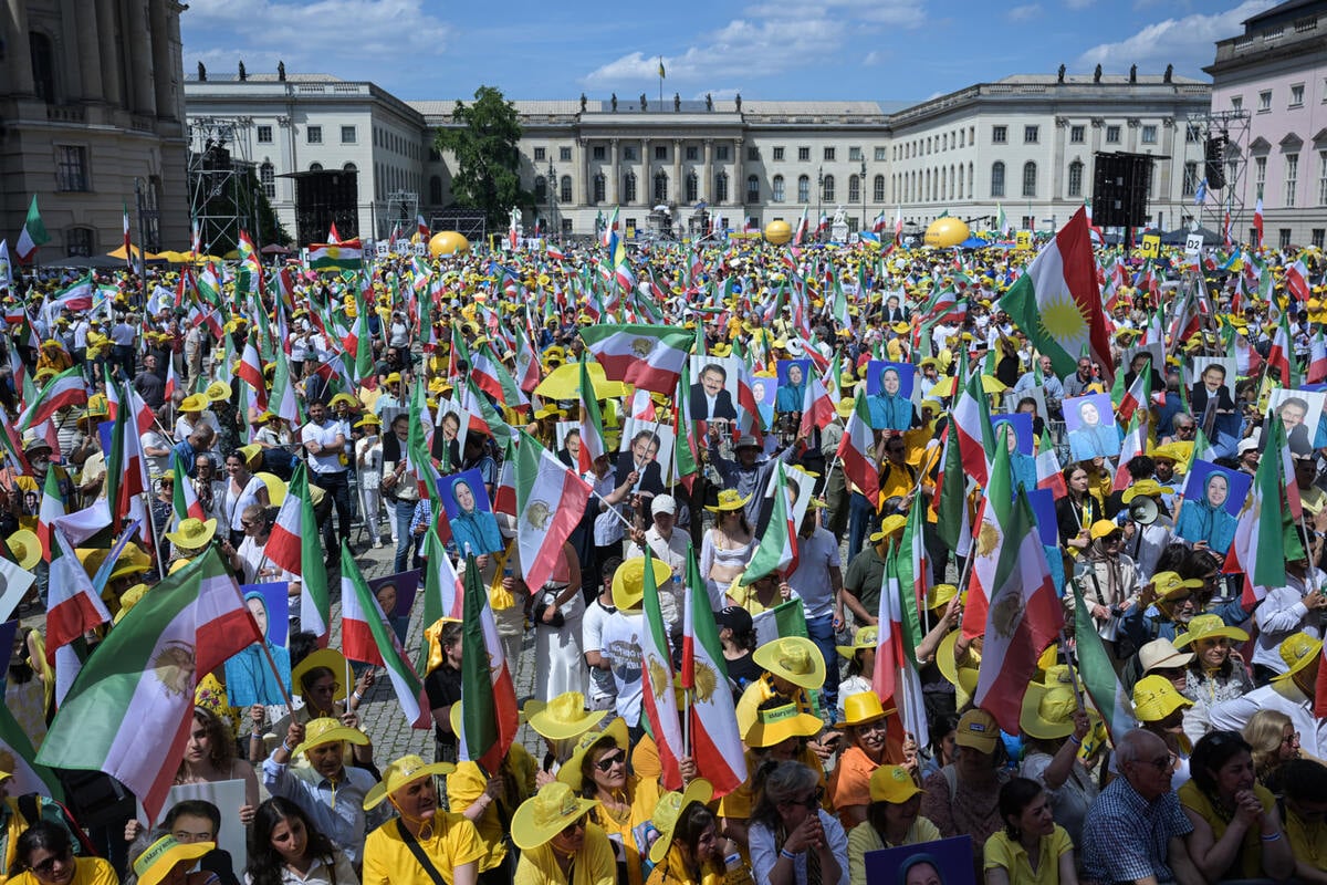Tausende Exil-Iraner protestieren in Berlin