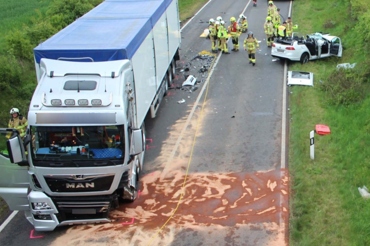 Schwerer Unfall mit Lastwagen und Auto im Landkreis Leipzig!