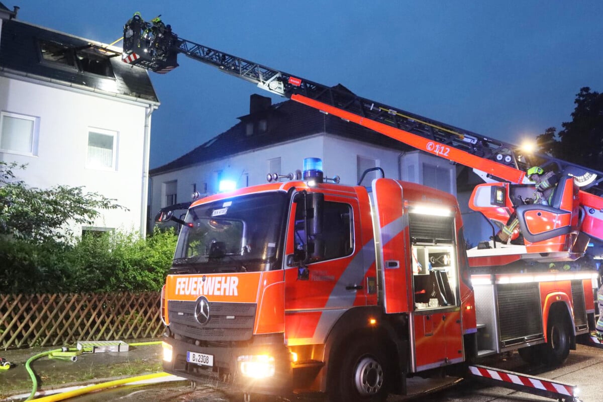 Dachgeschoss brennt in Marienborn: Eine Person in Lebensgefahr!