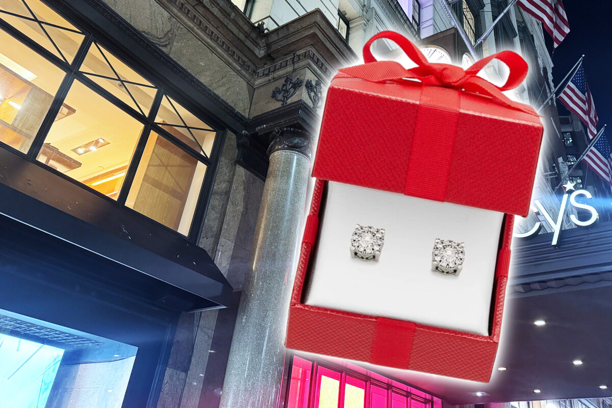 Save 700! These diamond earrings normally cost 1000, but are not on