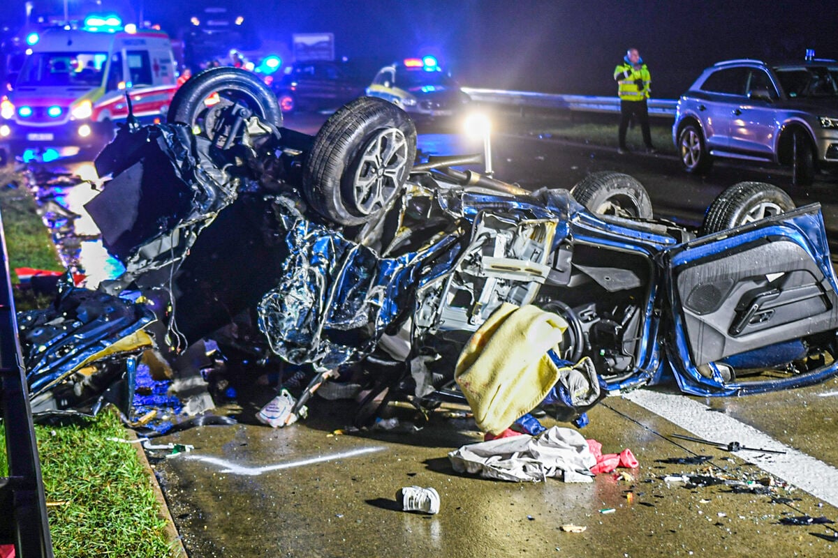 Schwerer Unfall Auf Der A7: Zwei Menschen Sterben Bei Crash Mit Lkw