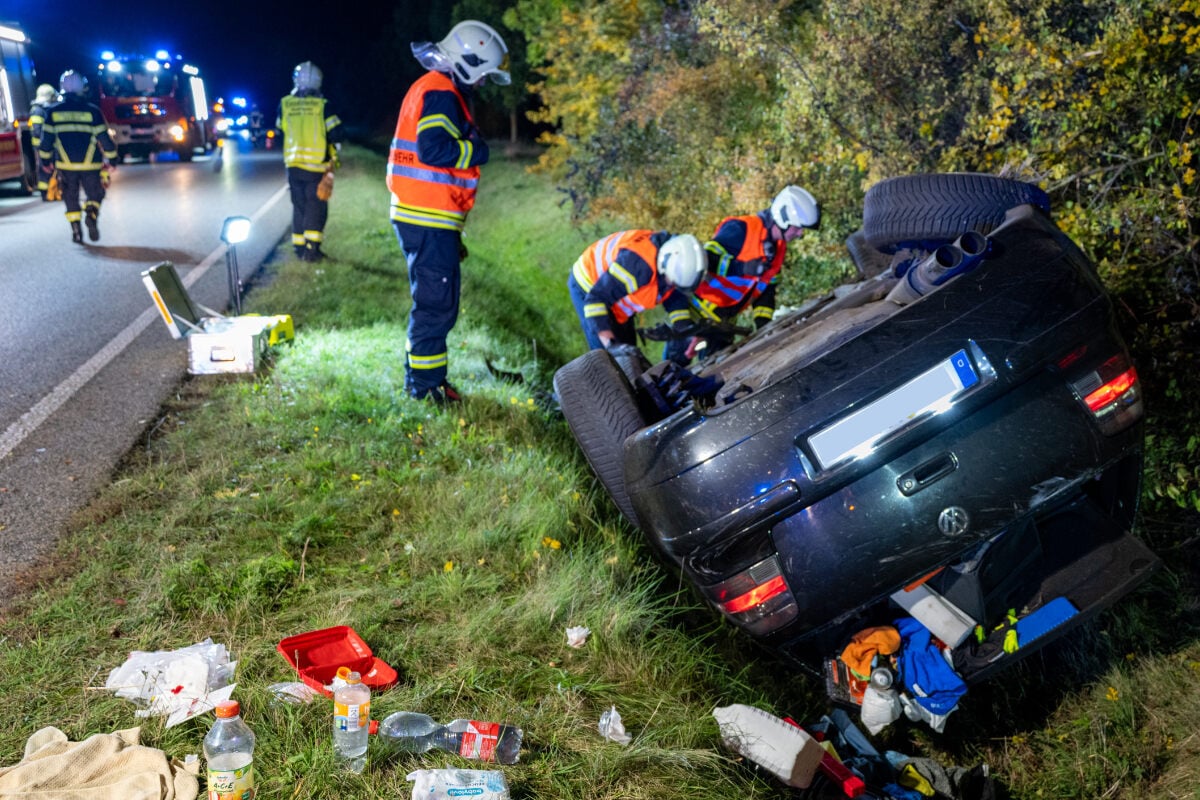 Schwerer-Unfall-VW-Fahrer-weicht-Reh-aus-und-berschl-gt-sich