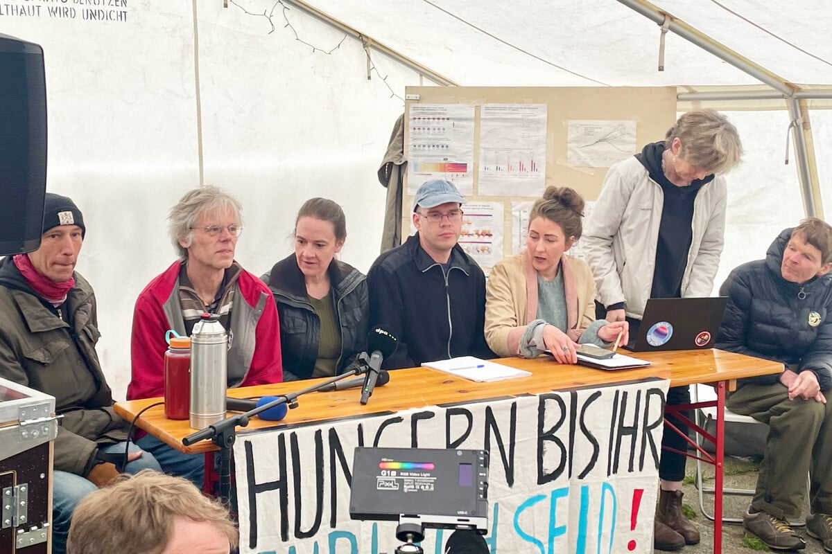 Hungerstreik-Camp in Berlin: Klima-Aktivist in "sehr kritischem Zustand"