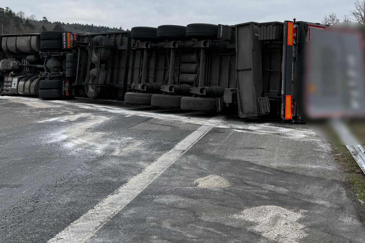 nichts-geht-mehr-umgekippter-40-tonner-sorgt-f-r-vollsperrung-auf-der-a6