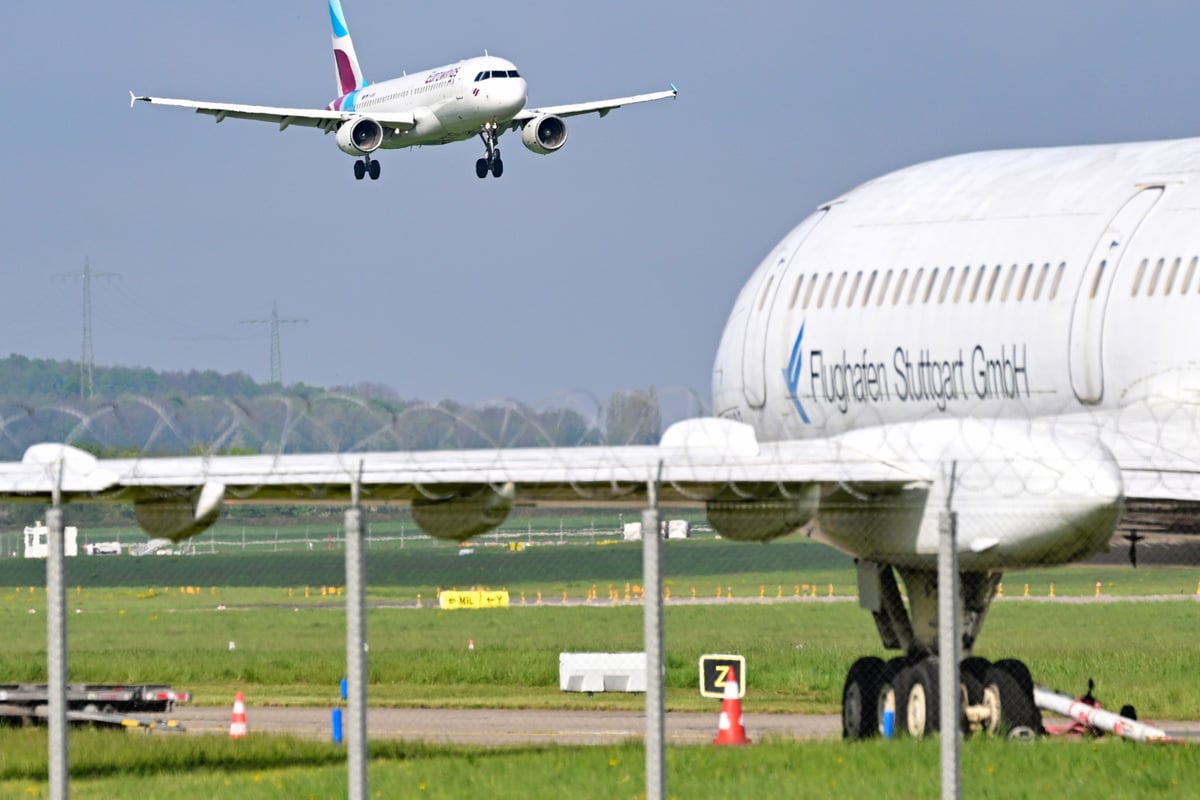 Bei Landung vergisst Pilot wichtiges Detail: Hunderte Fluggäste müssen Reise in Stuttgart unterbrechen