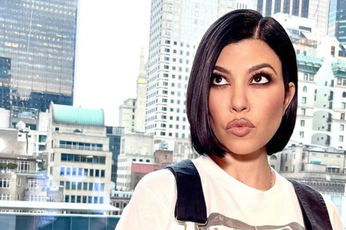 Kourtney Kardashian reveals "pressure" from family and cries over Kim