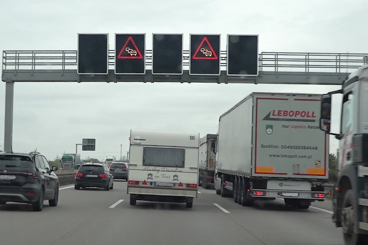 Reisewelle zu Ostern: Stau auf der A2 bei Magdeburg