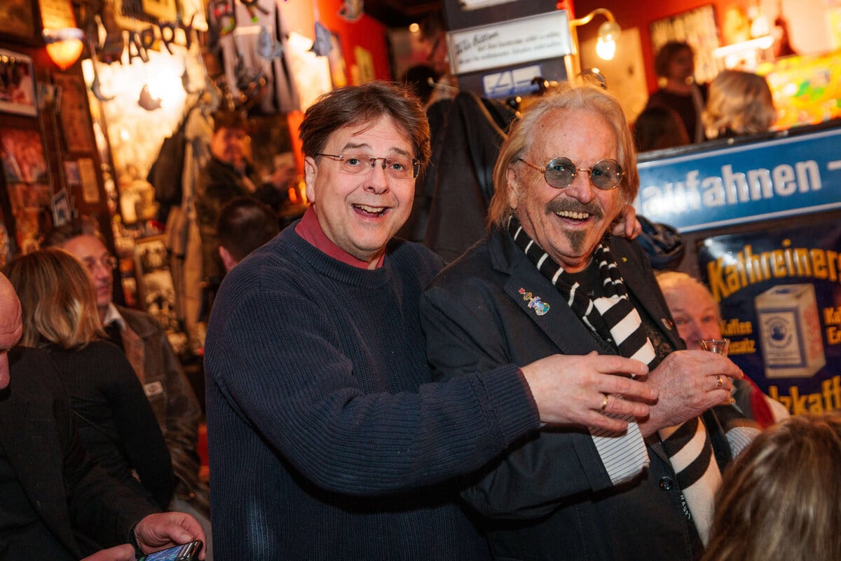 Bierchen-und-gute-Laune-Frank-Zander-feiert-84-Geburtstag-trotz-b-ser-Zahl-