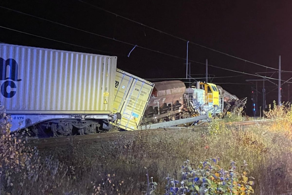 schwerer-zugunfall-mehrere-menschen-verletzt-wichtige-bahnstrecke-gesperrt