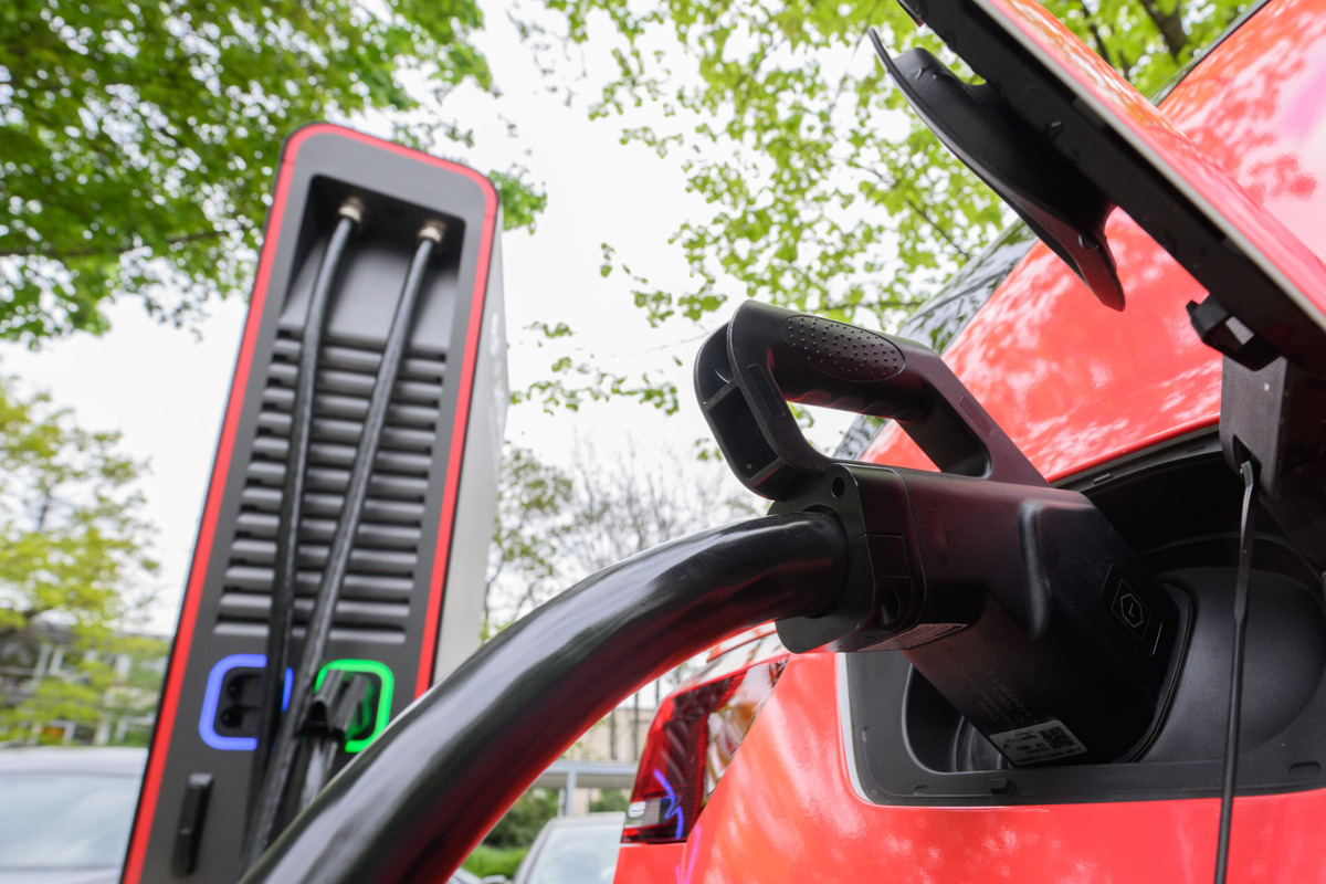 Mehr E-Autos in Sachsen-Anhalt - Aber Benziner dominieren