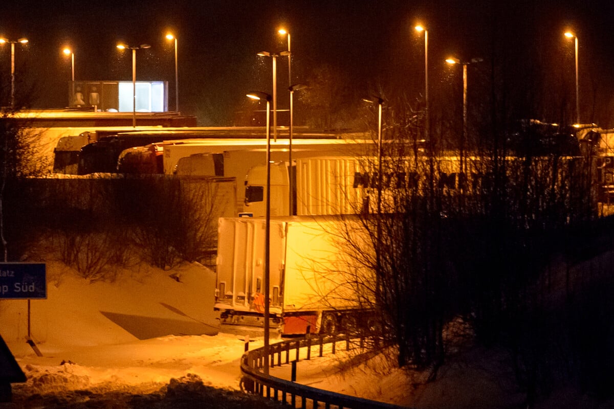 Mitfahr-Betrug-Als-Beifahrer-Snacks-kauft-macht-sich-der-Fahrer-aus-dem-Staub