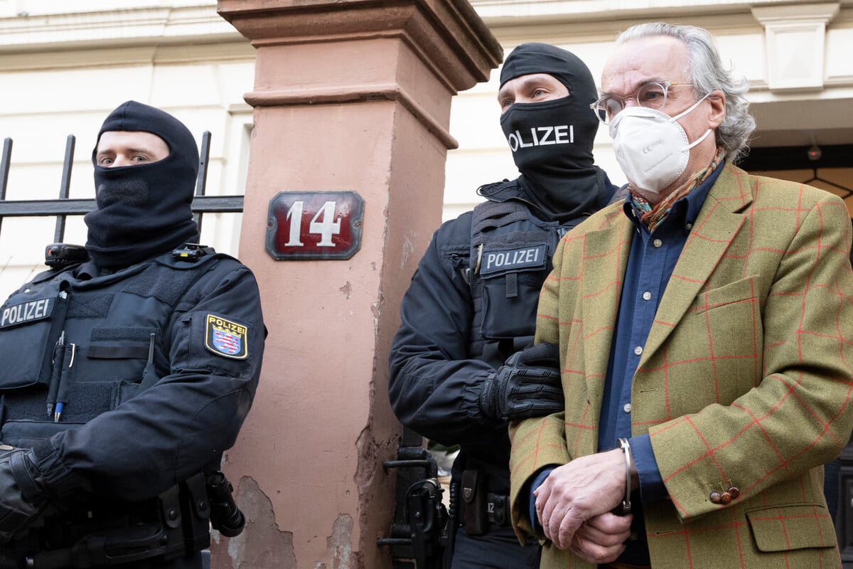 Reichsbürger Prozess Um Prinz Reuß: Schießübungen In Bayreuth – Jetzt Packen Zeugen Aus! - vtk3s0m