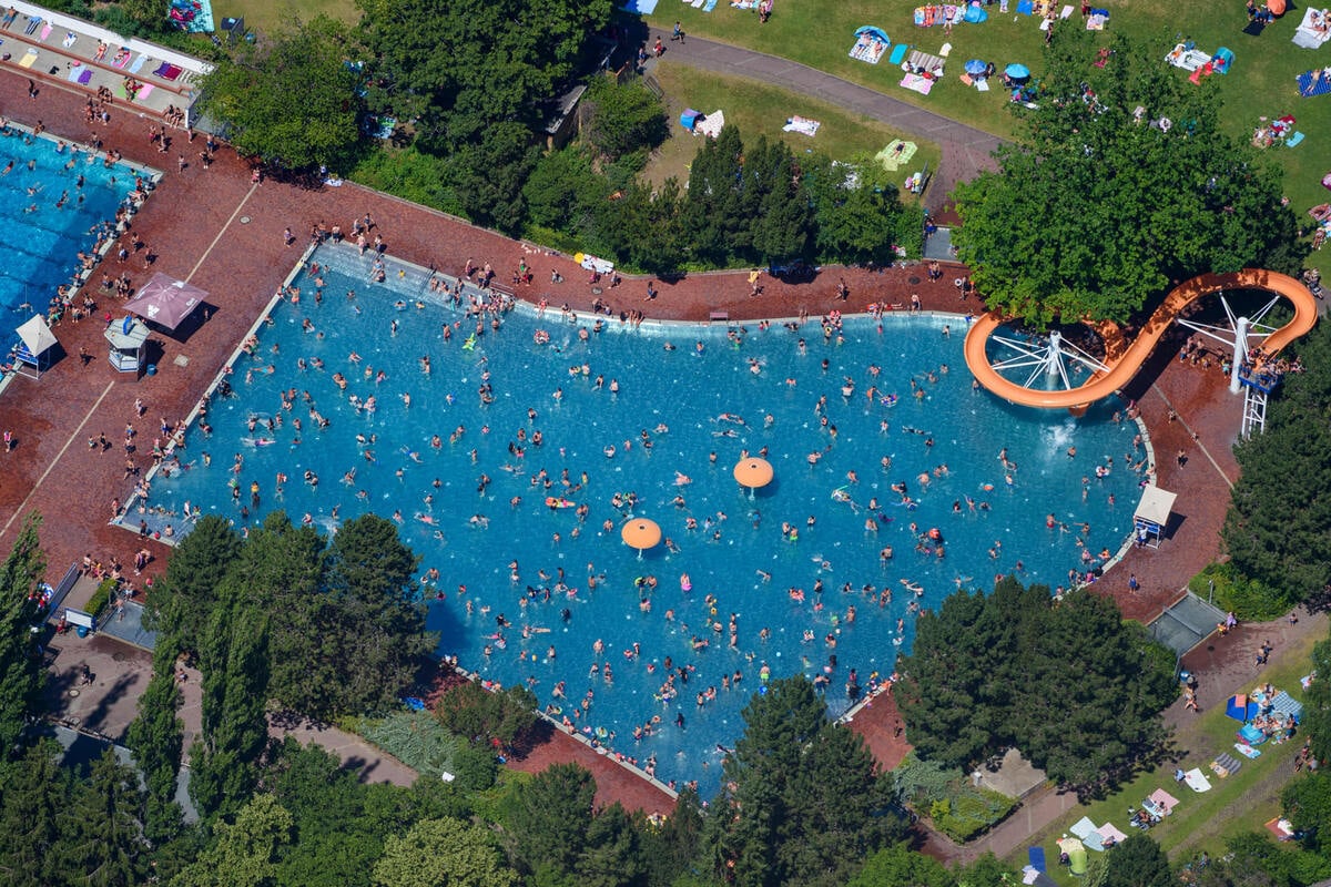 Illegal Freibad-Karten vertickt: Schwindel aufgeflogen!