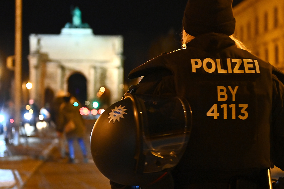 Junge (17) in den Oberkörper geschossen: Festnahmen nach bewaffnetem Überfall in München