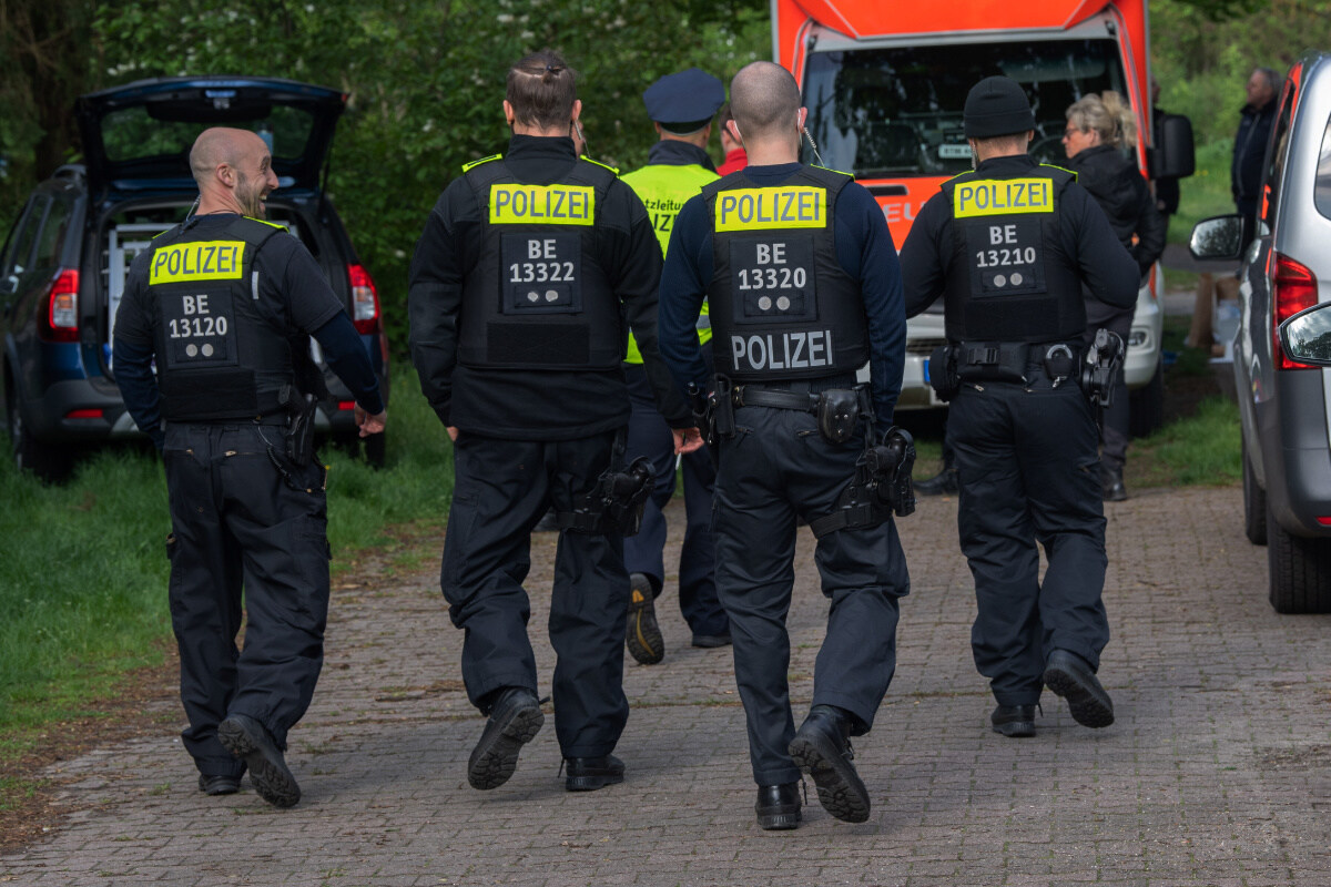 Prozessauftakt nach tödlicher Messerattacke in Zehlendorf: Mittäter (17) trat auf Opfer (†19) ein
