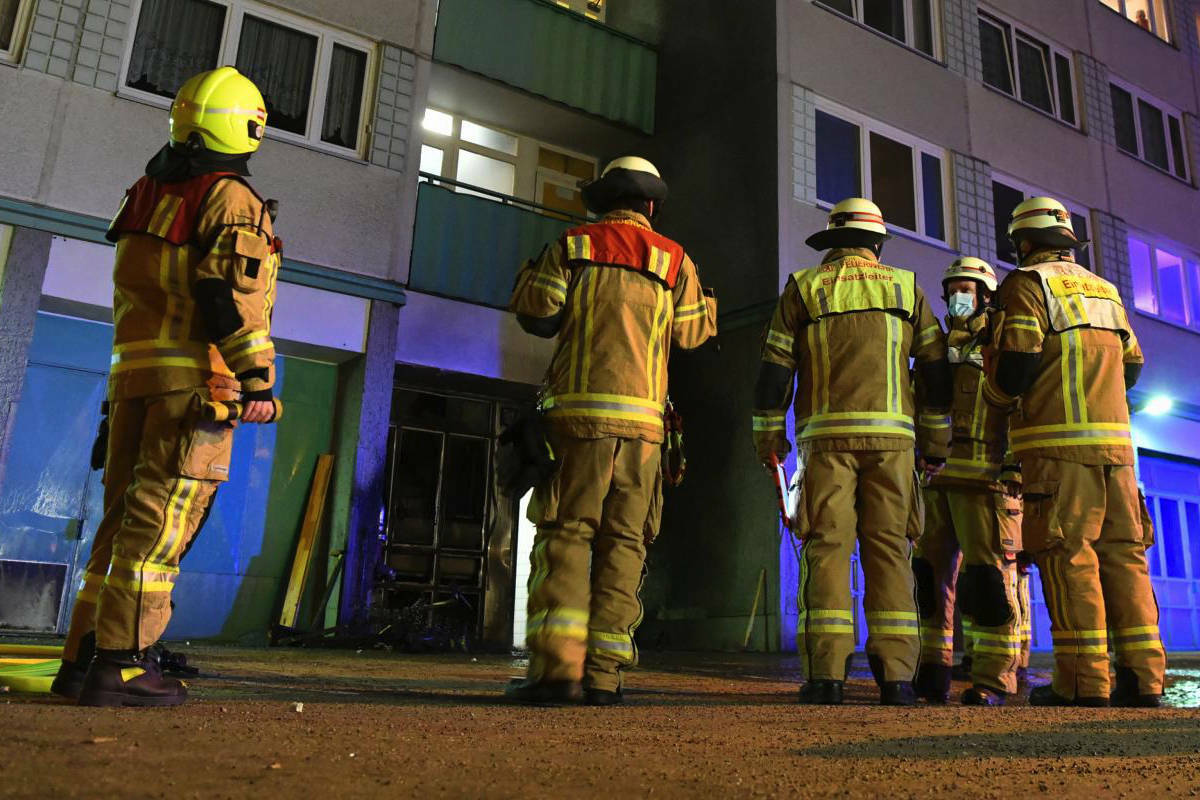Zwei nächtliche Brände in Berlin: Treppenhaus und Patientenzimmer in Flammen