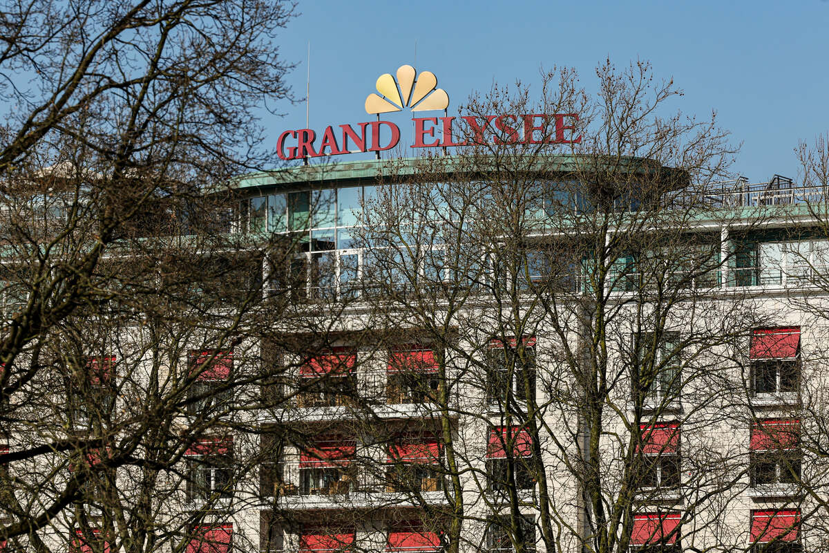 Großeinsatz in Hamburg: Polizei umstellt Hotel Grand Elysée