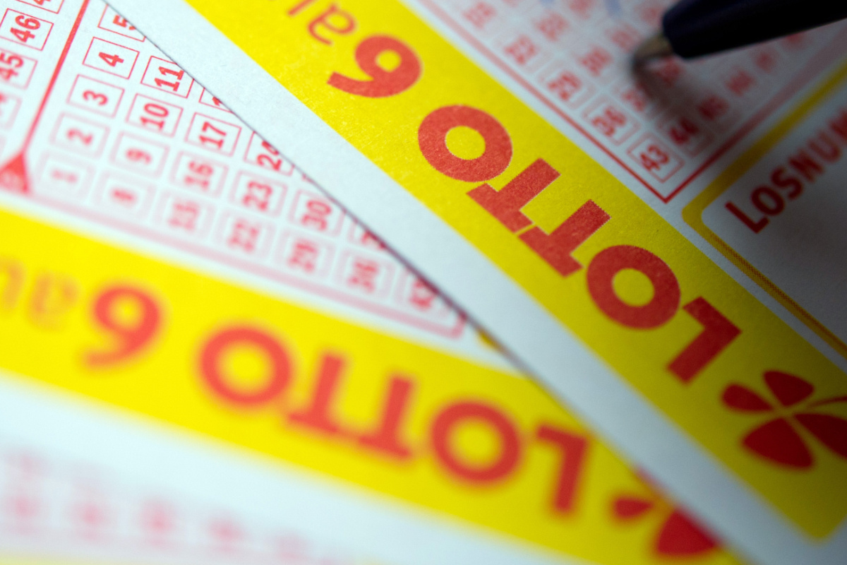Mehrere Wochen nicht bemerkt: Frau gewinnt 32,8 Millionen Euro im Lotto