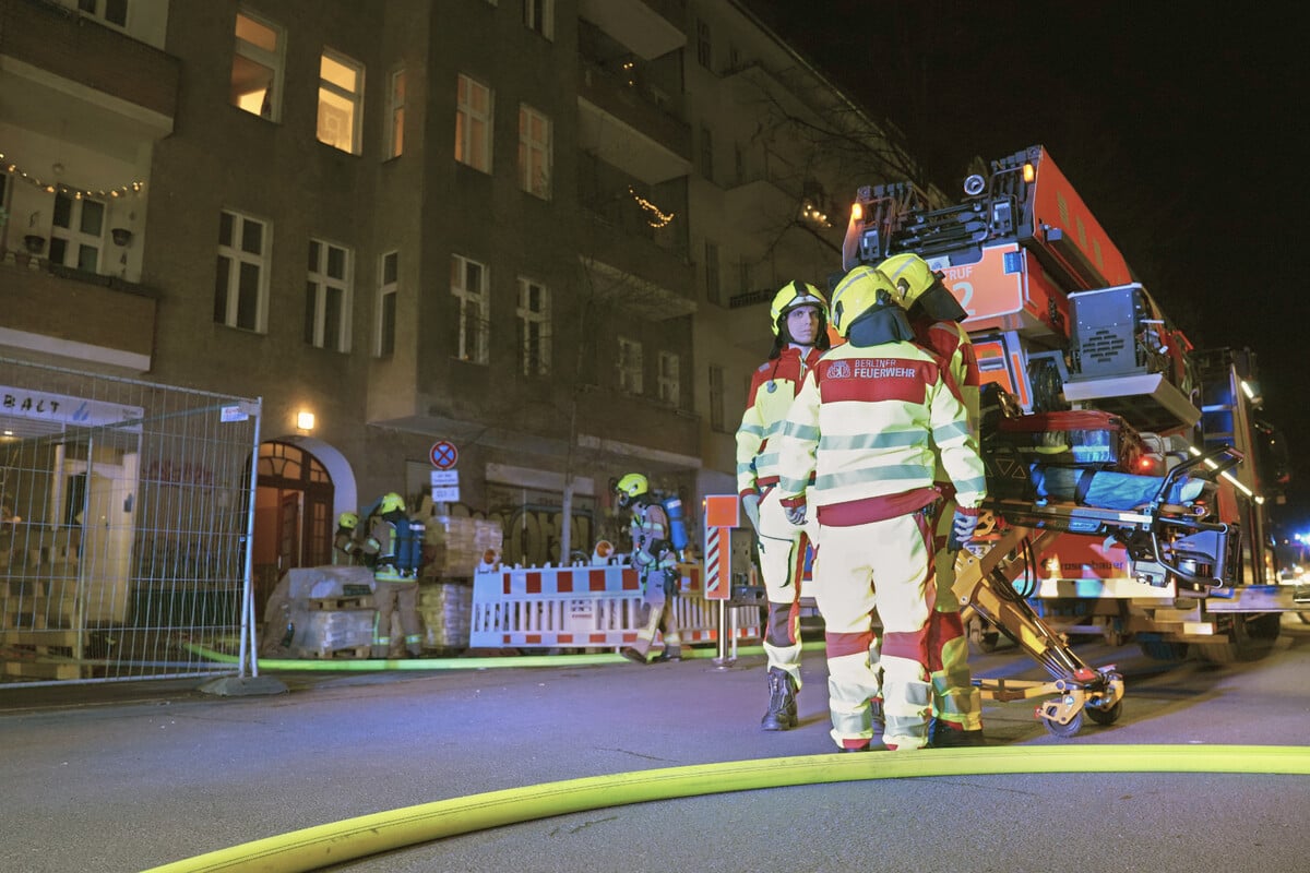 Brand in Neukölln: Ein Mensch lebensgefährlich verletzt