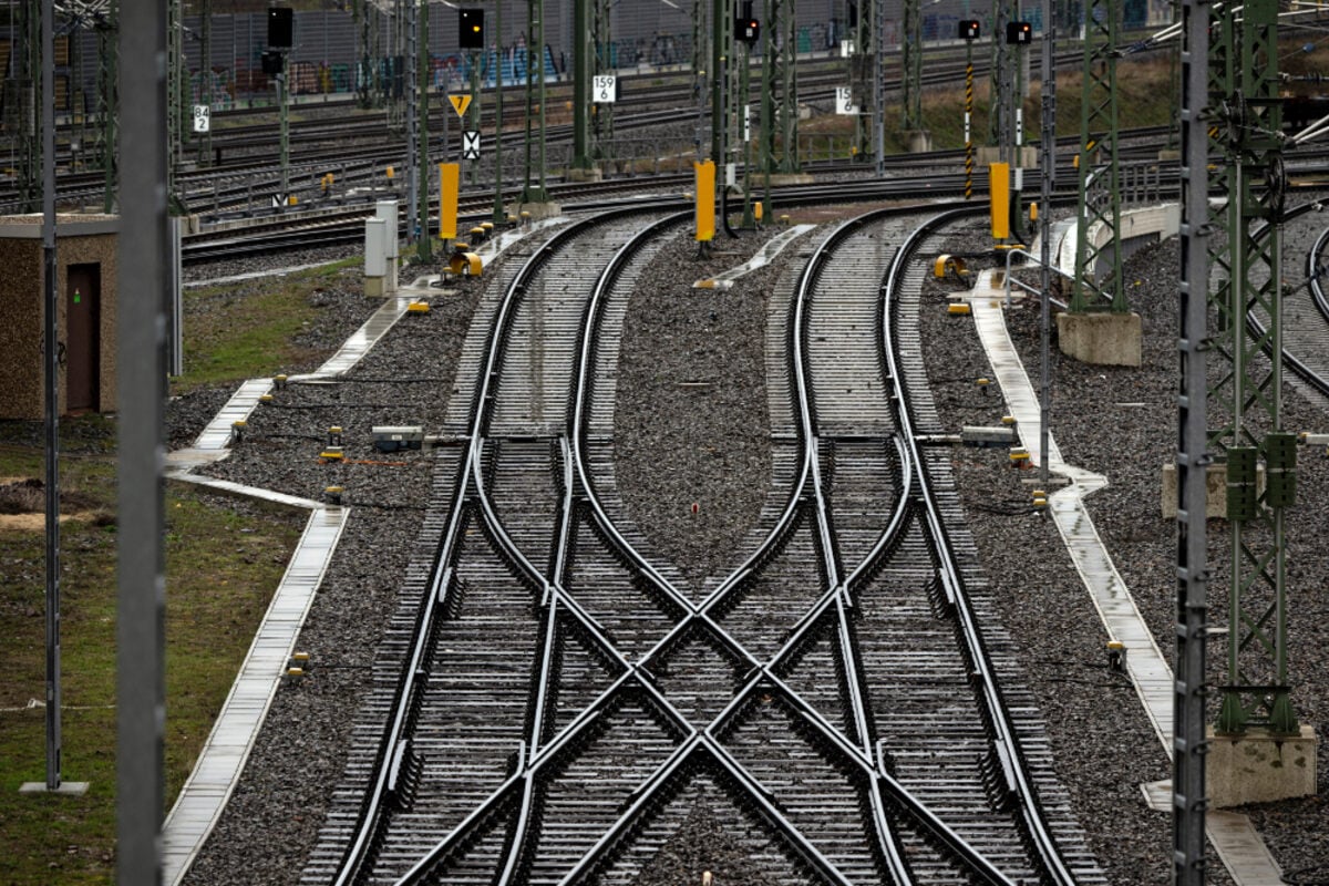 Sachsen-Anhalt: Immer mehr Menschen werfen Steine auf Gleise!