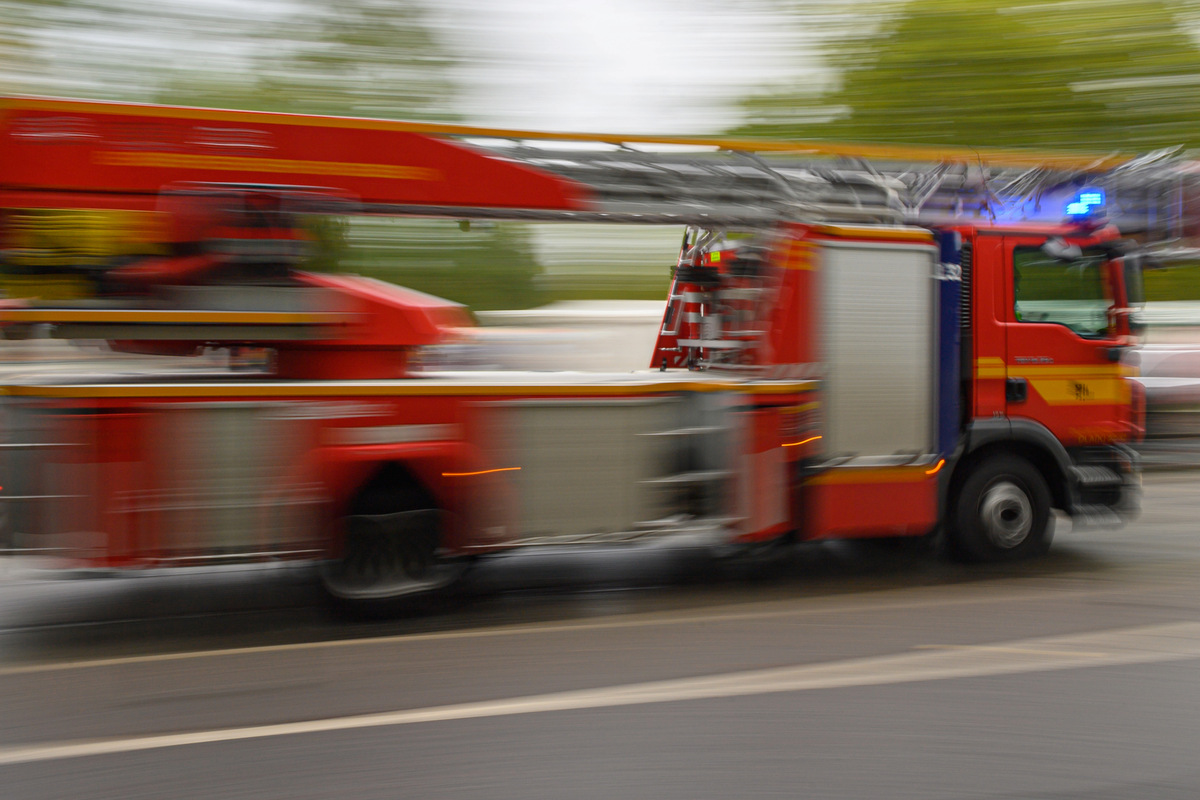 Säure-Einsatz in Stuttgart: Feuerwehr rückt zu Labor aus!