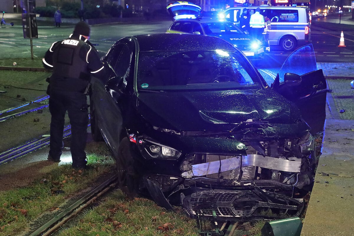 mercedes-coup-in-dresden-verunfallt-80-000-euro-schaden