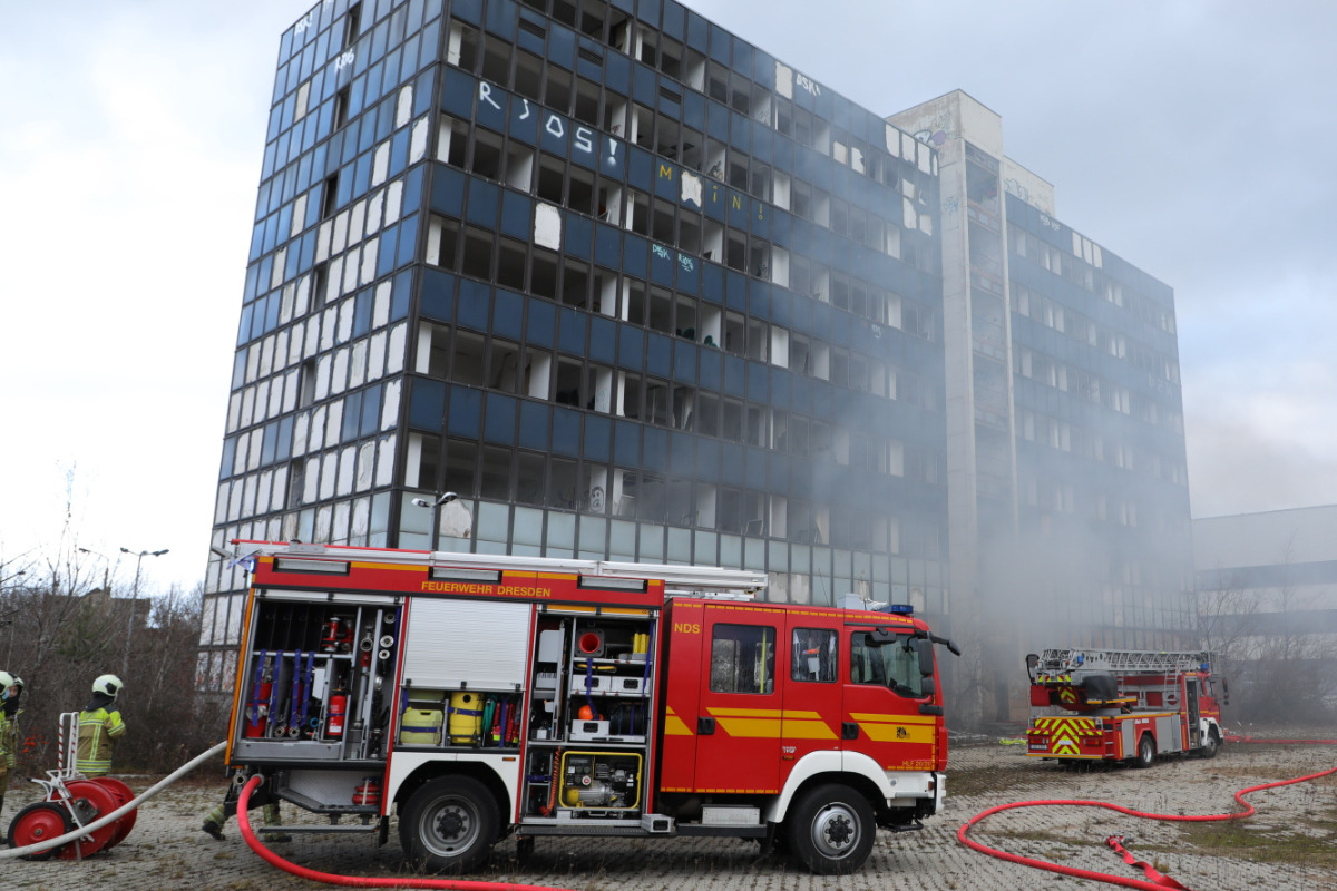 Fire in Dresden: Office building burns at Christmas