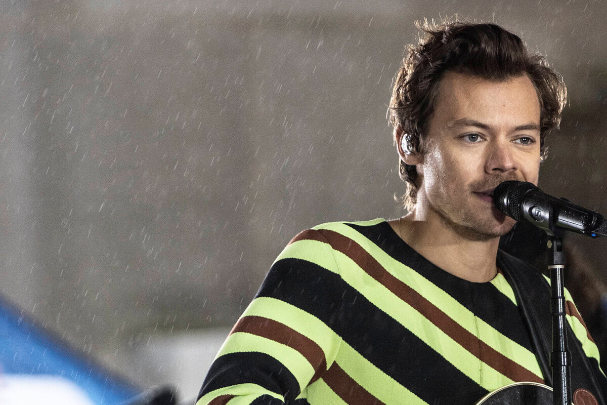 Harry Styles Teases Fans With New Single And Music Video 9607