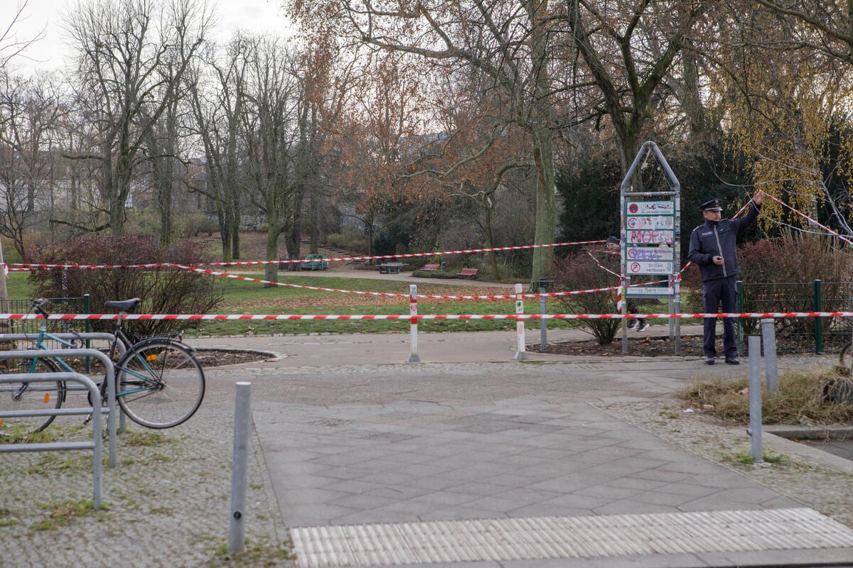 Schockfund in Berliner Park: Leiche entdeckt! War es Mord?