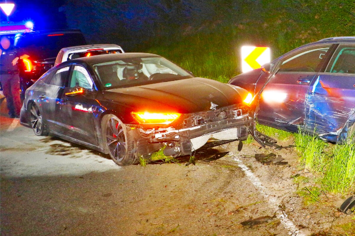 Audi-Fahrer haut vor Polizei ab und rast in mehrere Autos: Sieben Menschen verletzt