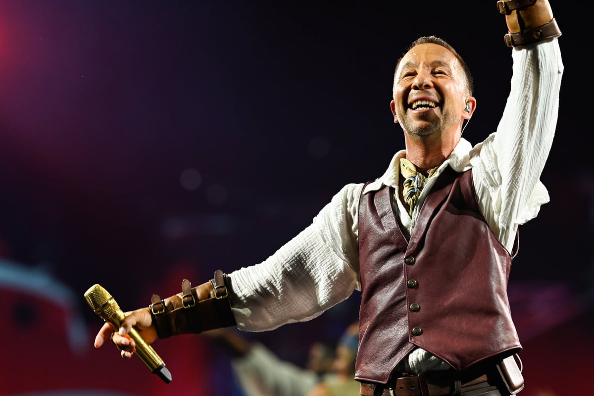 Samt ungewöhnlicher Liebeserklärung: DJ Bobo liefert Megashow und sucht Oberschenkel von Kim Wilde