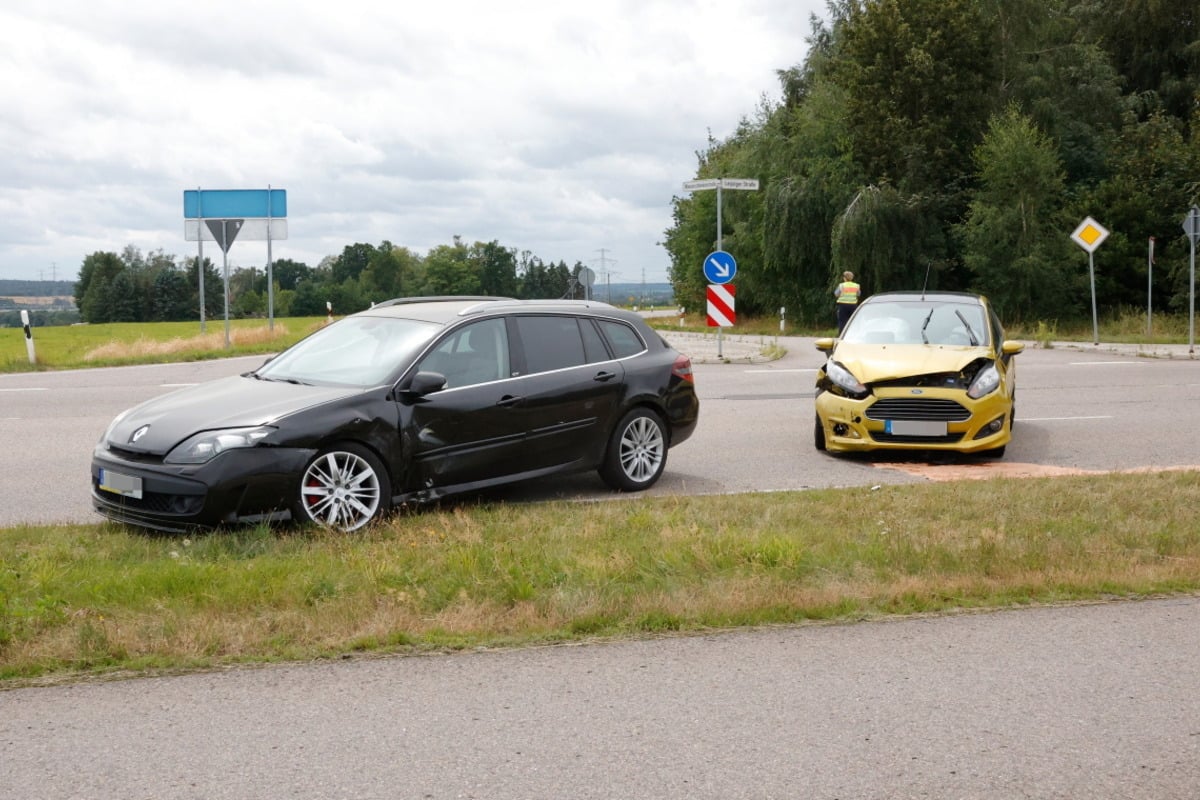 Vollsperrung Nach Unfall Auf B95