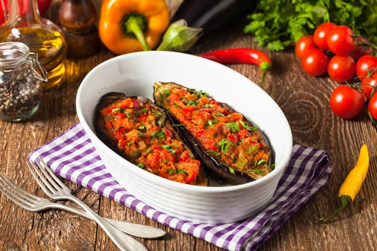 Gefüllte Aubergine türkisch: Rezept mit Hackfleisch