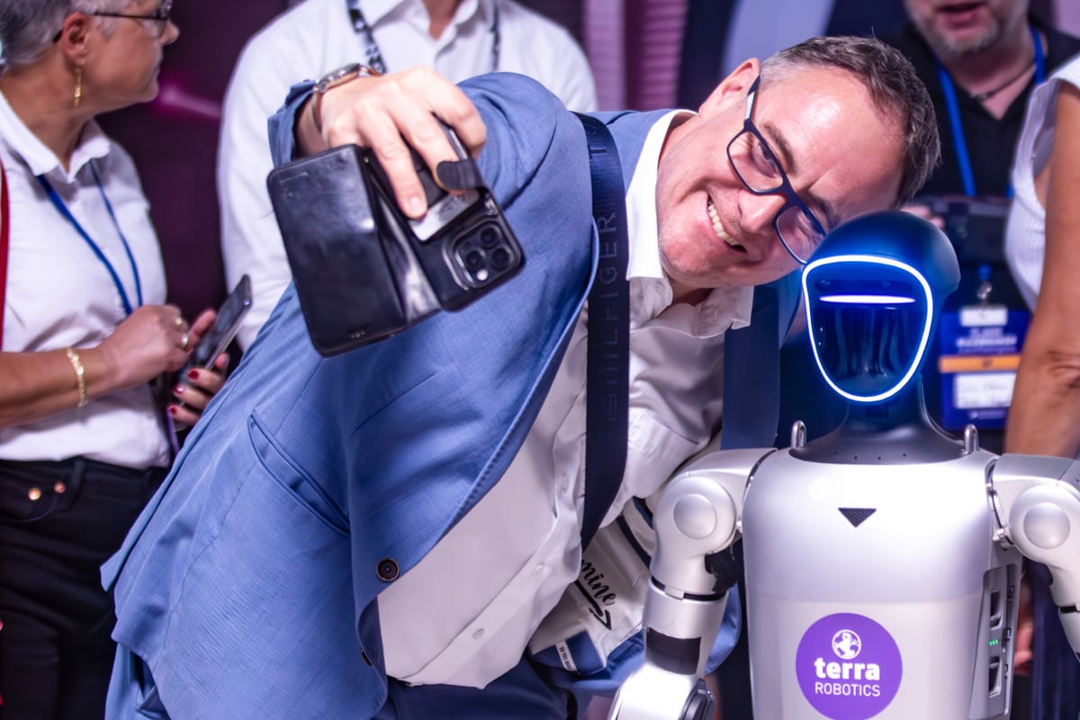 Hier sind Roboter die Stars: Kongress für Zukunftsforscher steht im Zeichen von KI